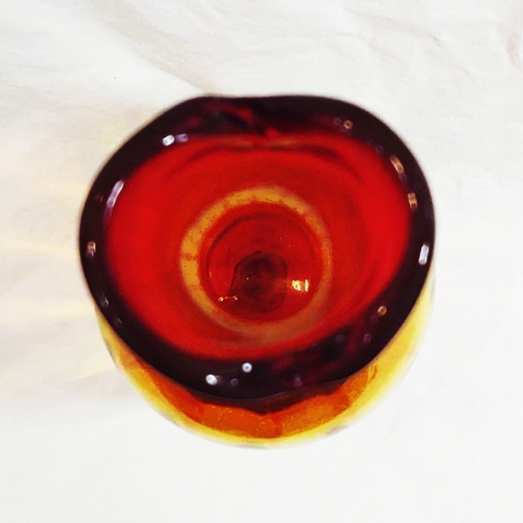 Vintage Mid-Century Modern LE Smith Handblown Amberina Double Lipped Vase - Picture 4 of 5